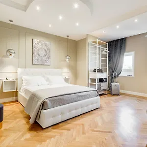 Casa de hóspedes Mellini Palace By Premium Collection